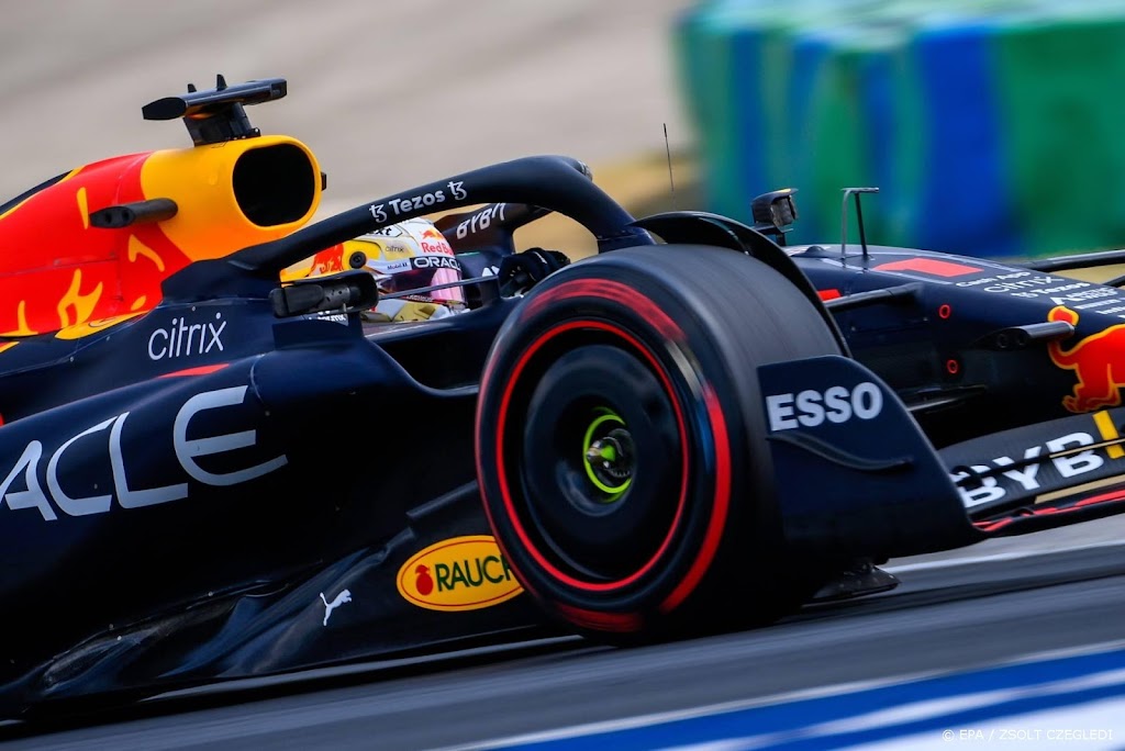 Verstappen rijdt tweede tijd in eerste training GP Hongarije 