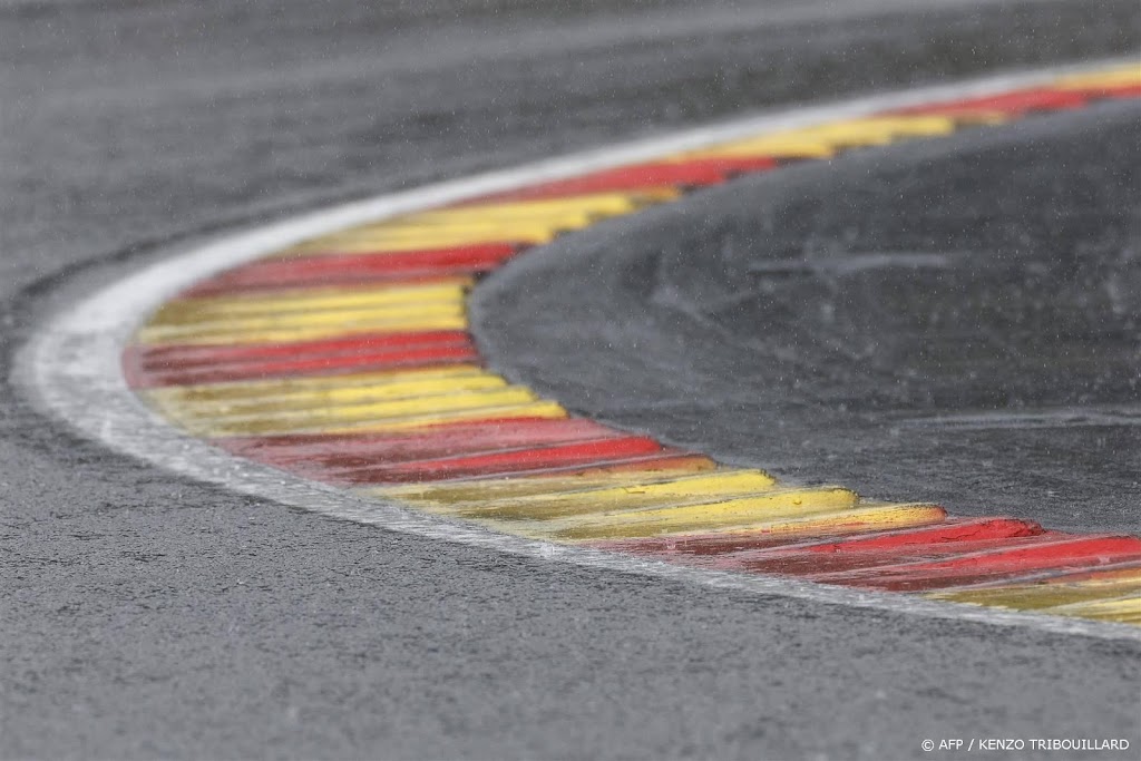 F1-rijders na regen naar buiten op circuit Francorchamps