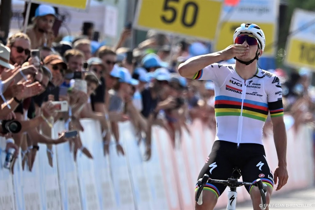Wielrenner Evenepoel wint voor derde keer Clásica San Sebastián