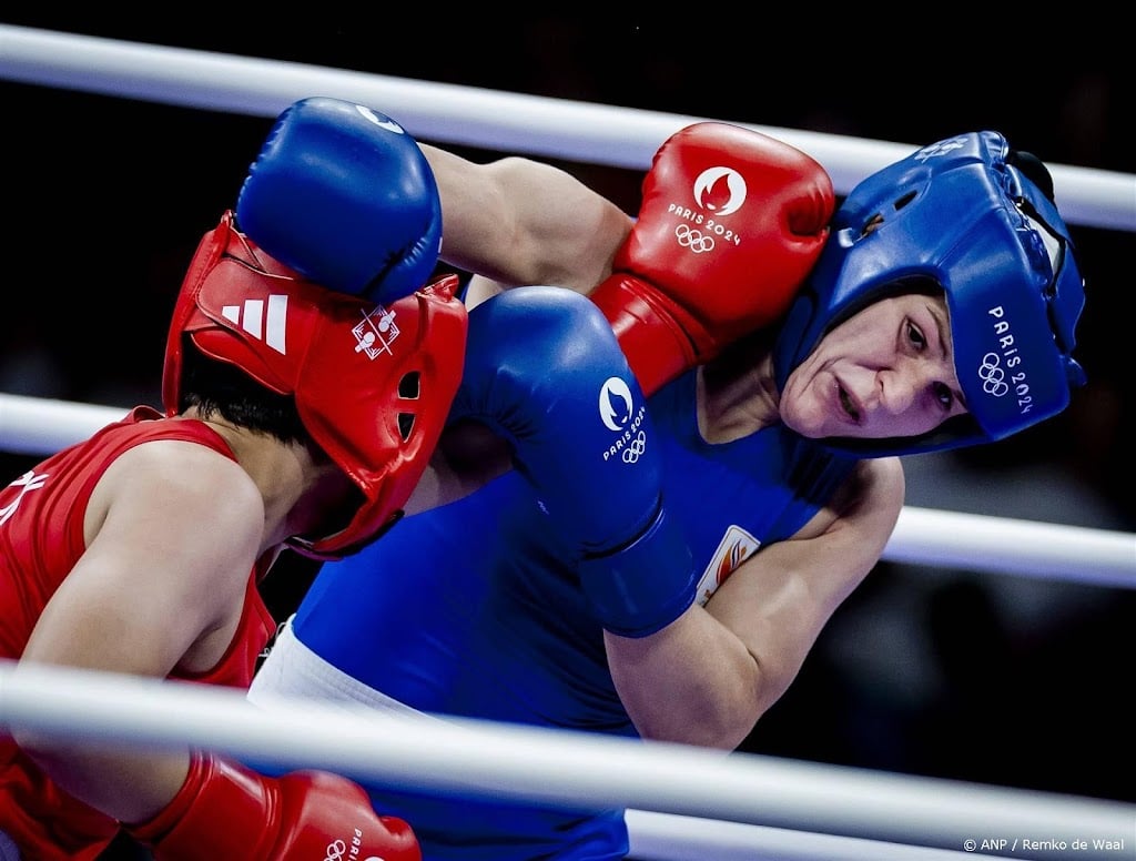 Boksster Heijnen bij debuut naar kwartfinales in Parijs