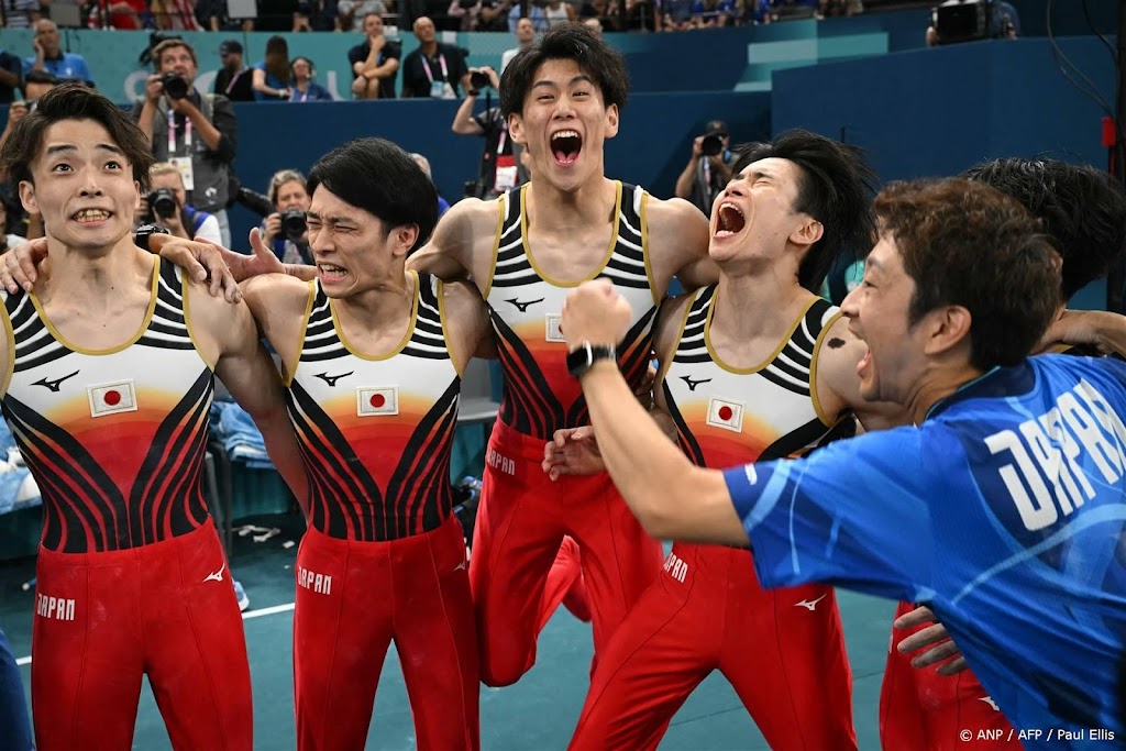 Japanse turners winnen meerkampgoud na missers China