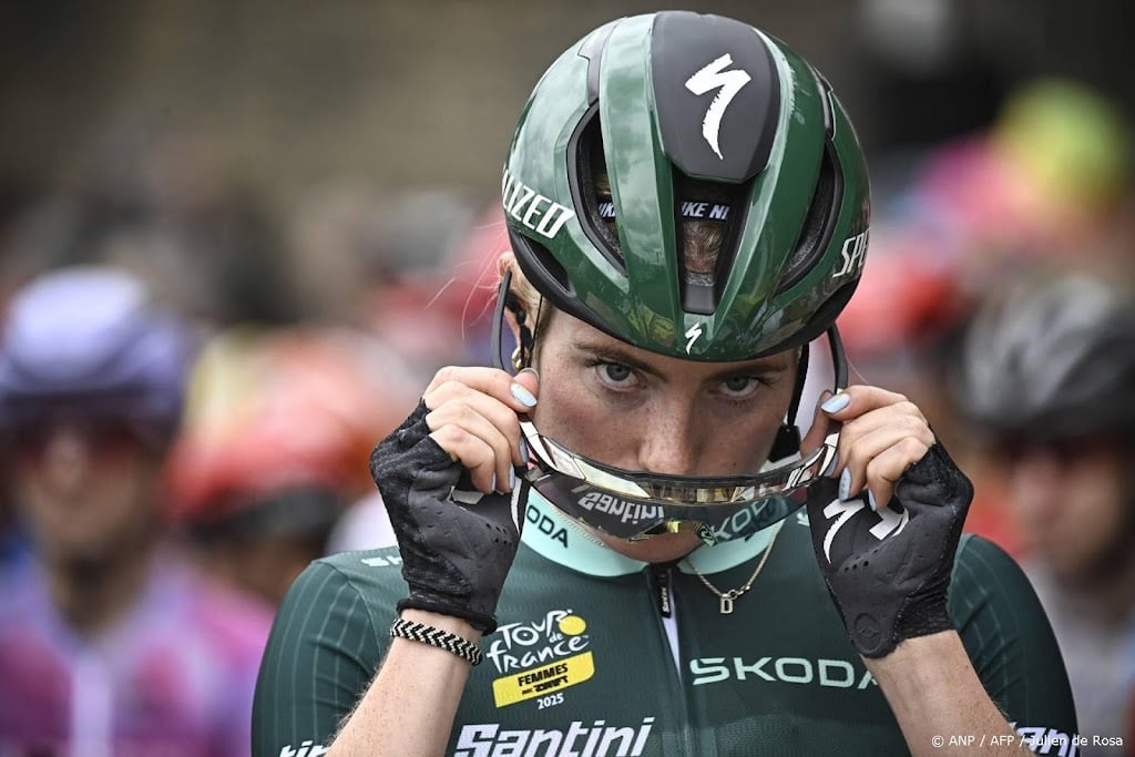 Vollering na val toch van start in vierde etappe Tour de France