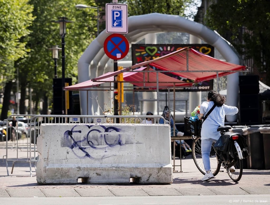 Betonblokken rond Pride-straatfeest in Amsterdam-Oost