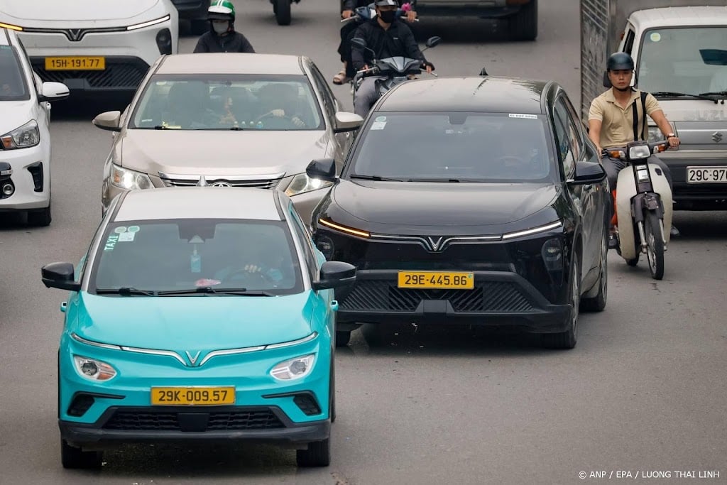 Wereldwijde verkoop elektrische auto's daalt licht, Europa groeit