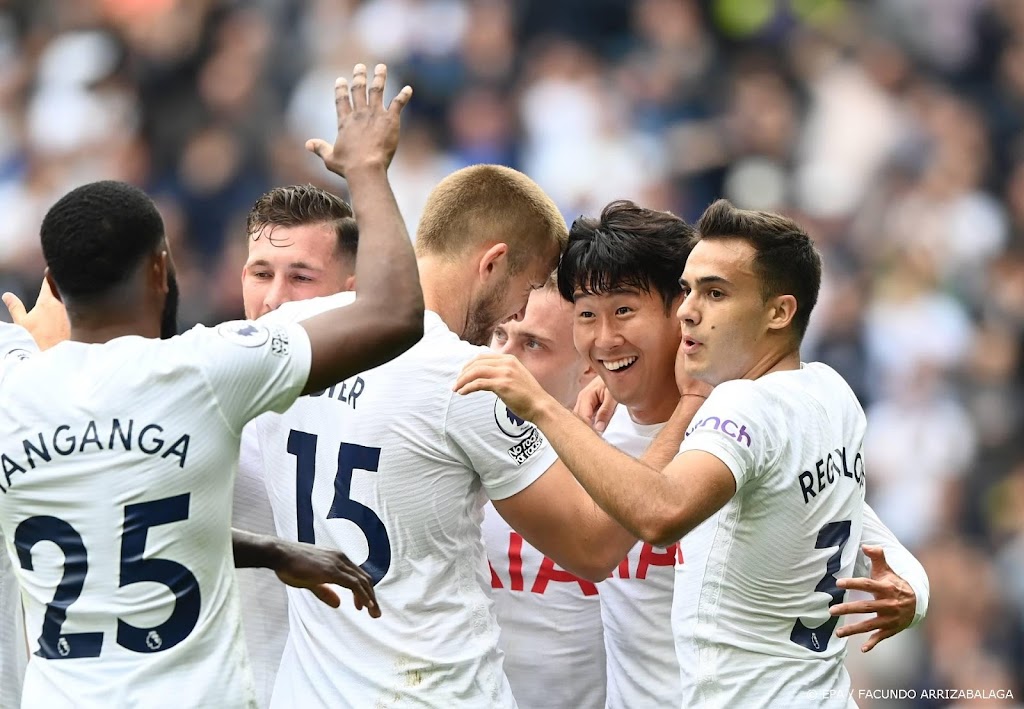 Tottenham na derde zege koploper in Premier League