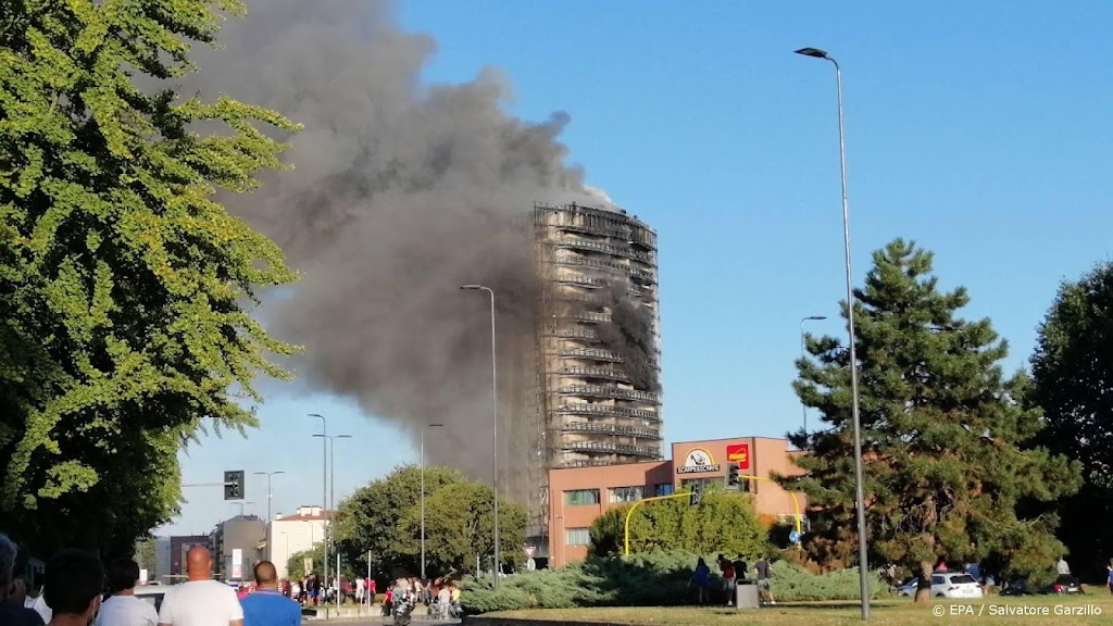 Torenflat Milaan gaat op in vlammen