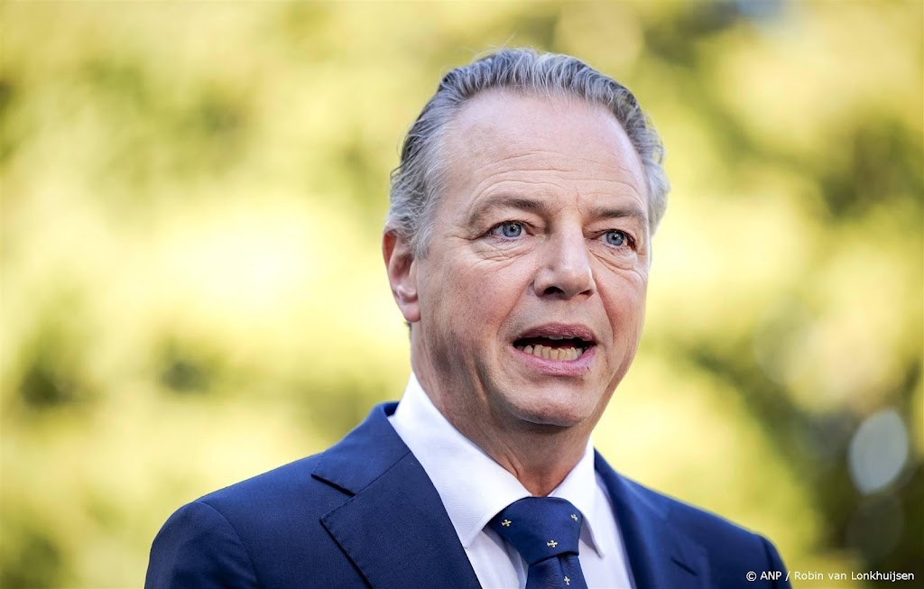 Provincie en gemeente tegen minister: open Lelystad Airport