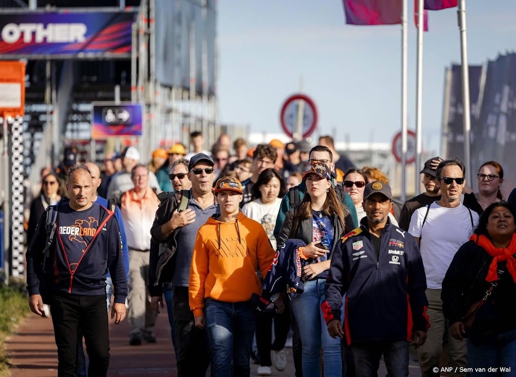 Zandvoort versierd voor de Dutch Grand Prix