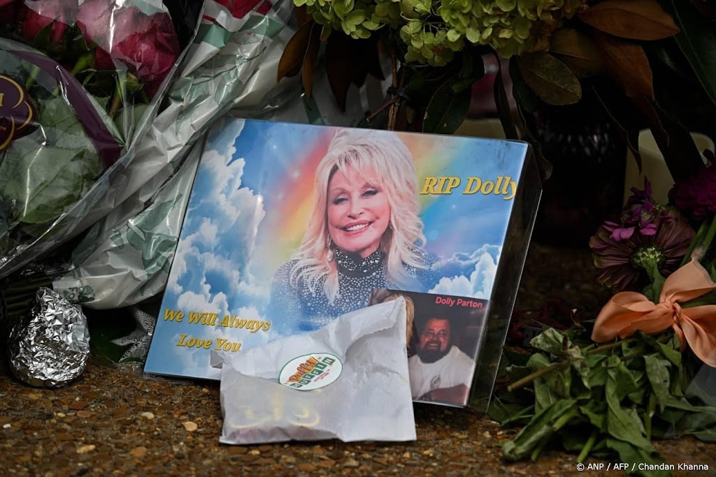 Gouverneur wil vliegveld Nashville vernoemen naar Dolly Parton