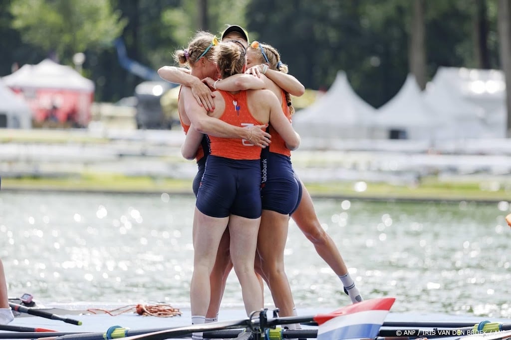Roeisters vierzonder grijpen brons op WK in eigen land