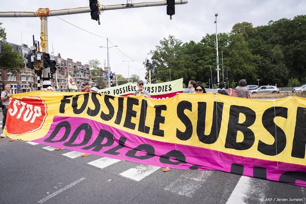 XR blokkeert opnieuw snelweg Utrechtsebaan in Den Haag
