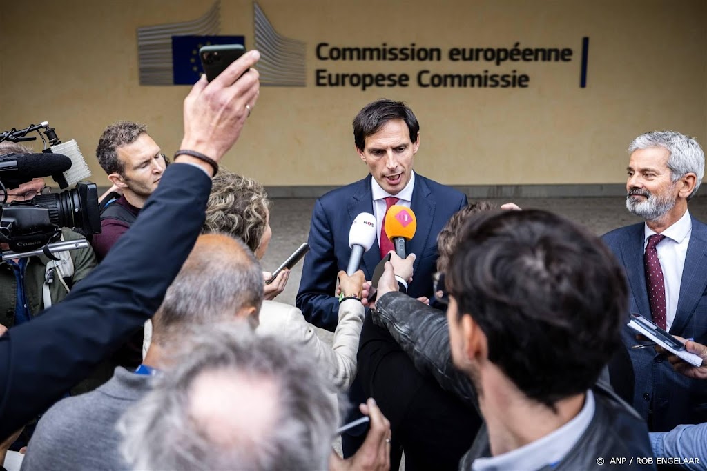 Aspirant-Eurocommissaris Hoekstra doet beloften op zoek naar steun