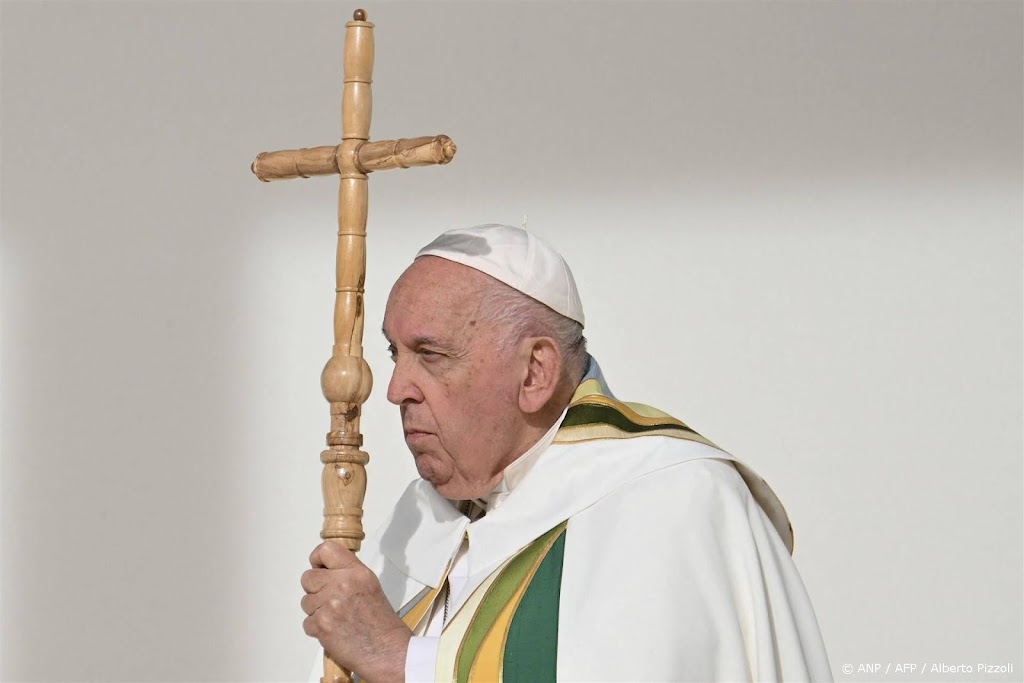 Paus Franciscus roept tijdens mis op tot vrede in Midden-Oosten