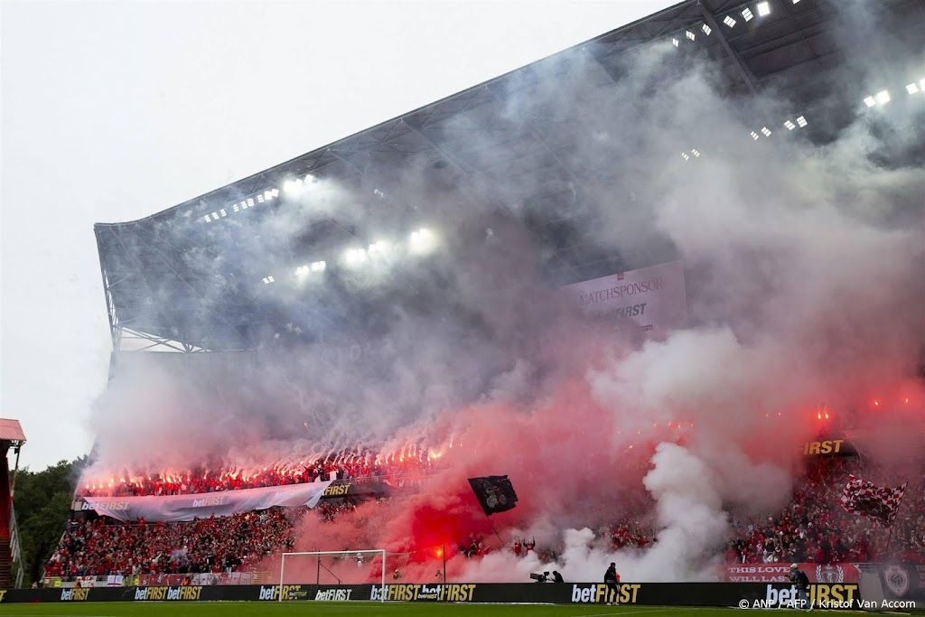 Derby Antwerp - Beerschot bij 4-0 gestaakt wegens vuurwerk