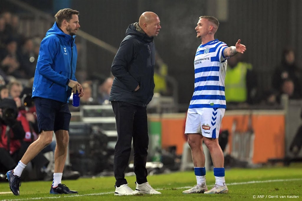De Graafschap wint derby van Vitesse, rood voor Büttner 