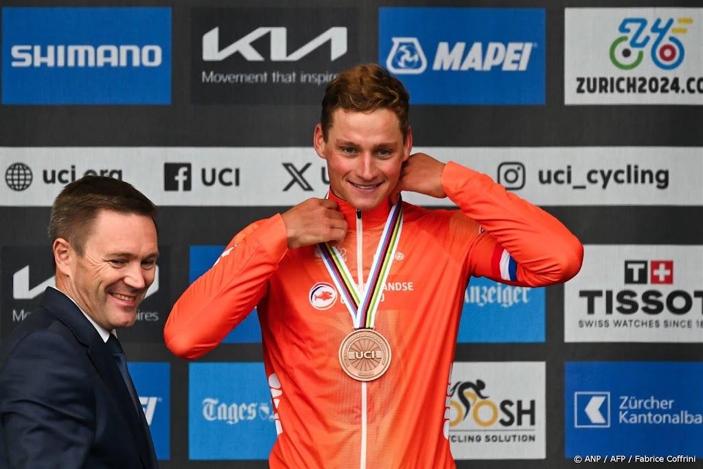 Van der Poel kan goed leven met brons na wegrace WK