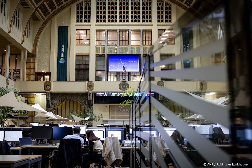 AEX opent met kleine winst, chipfondsen omhoog