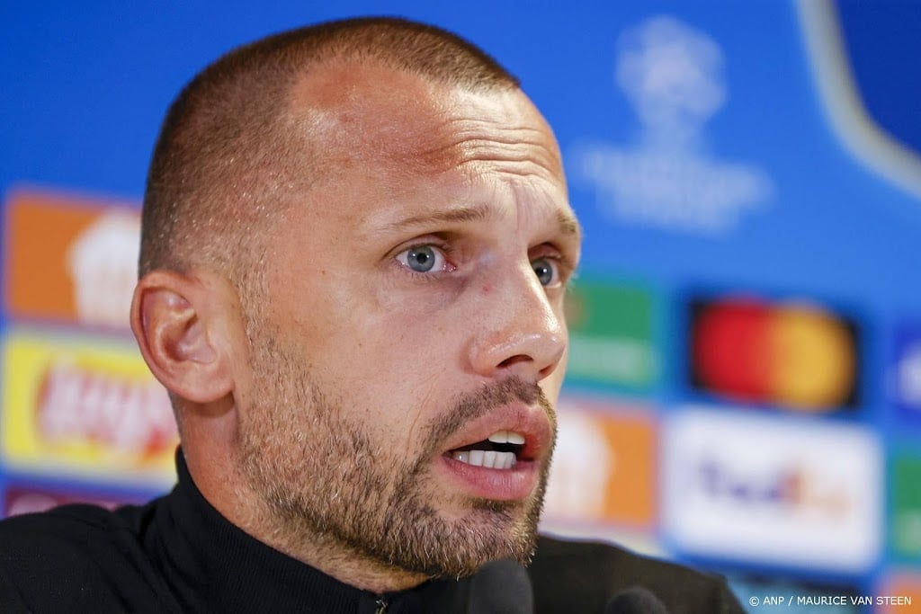 Ajax-coach Heitinga verwacht zware wedstrijd in Marseille