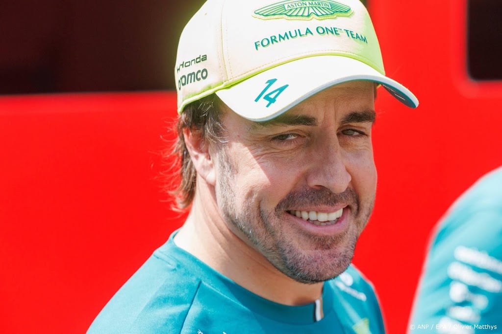 Formule 1-coureur Alonso (45) jaar langer bij Aston Martin