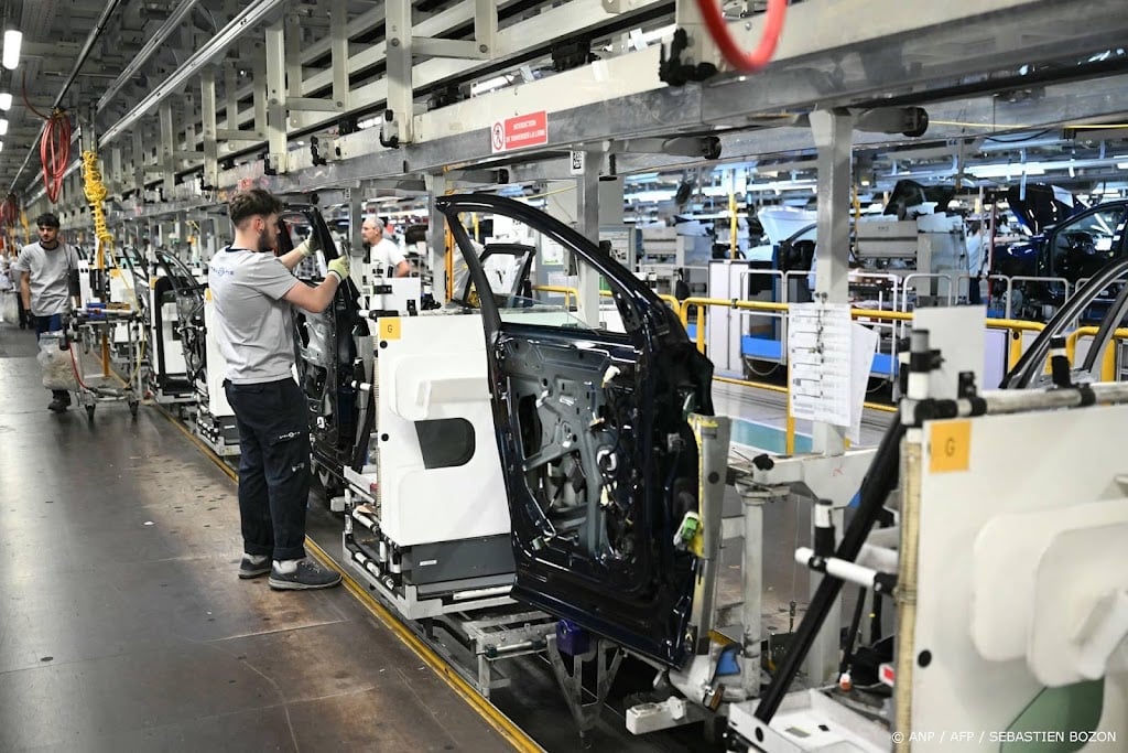 Autoconcern Stellantis legt fabrieken stil om batterijtekort