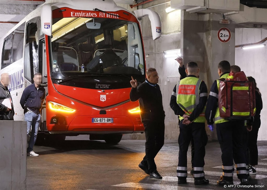 Coach Lyon gewond na bekogeling spelersbus in Marseille