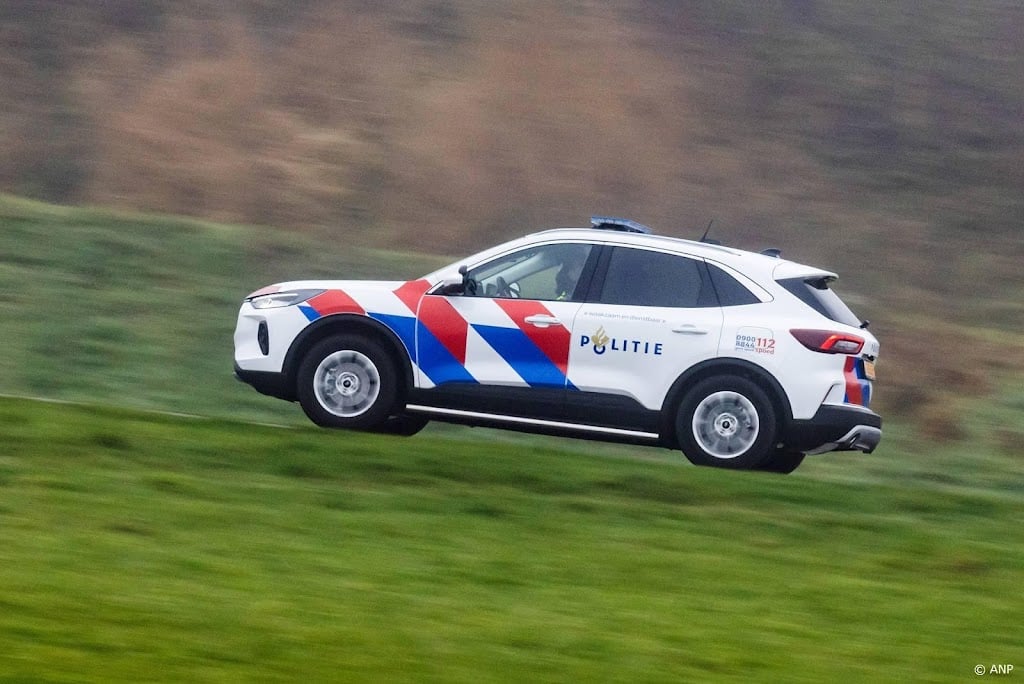 Zwaargewonde agenten A2 buiten levensgevaar, zoektocht bestuurder