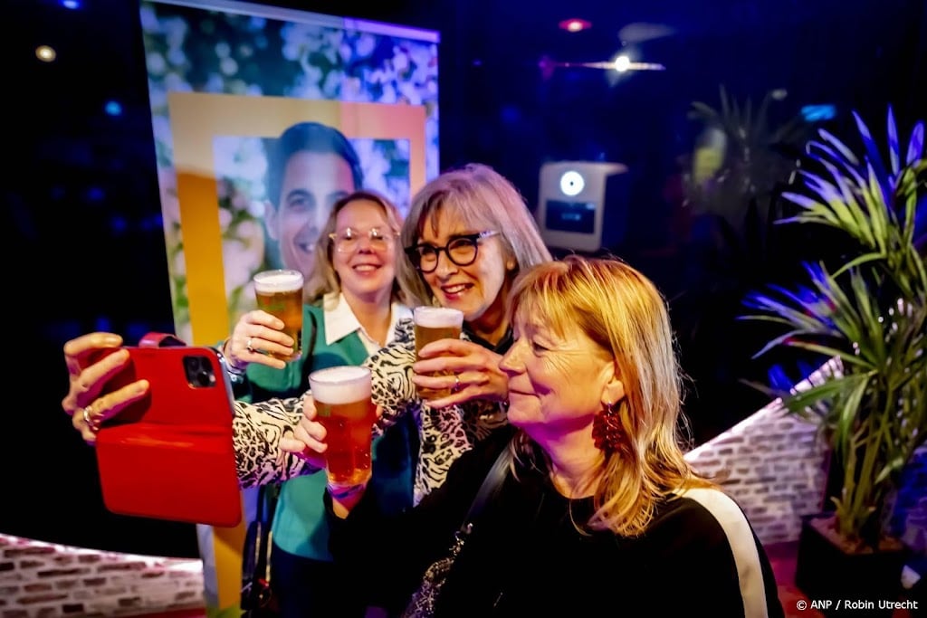 Zaal gaat los bij D66 na eerste exitpoll