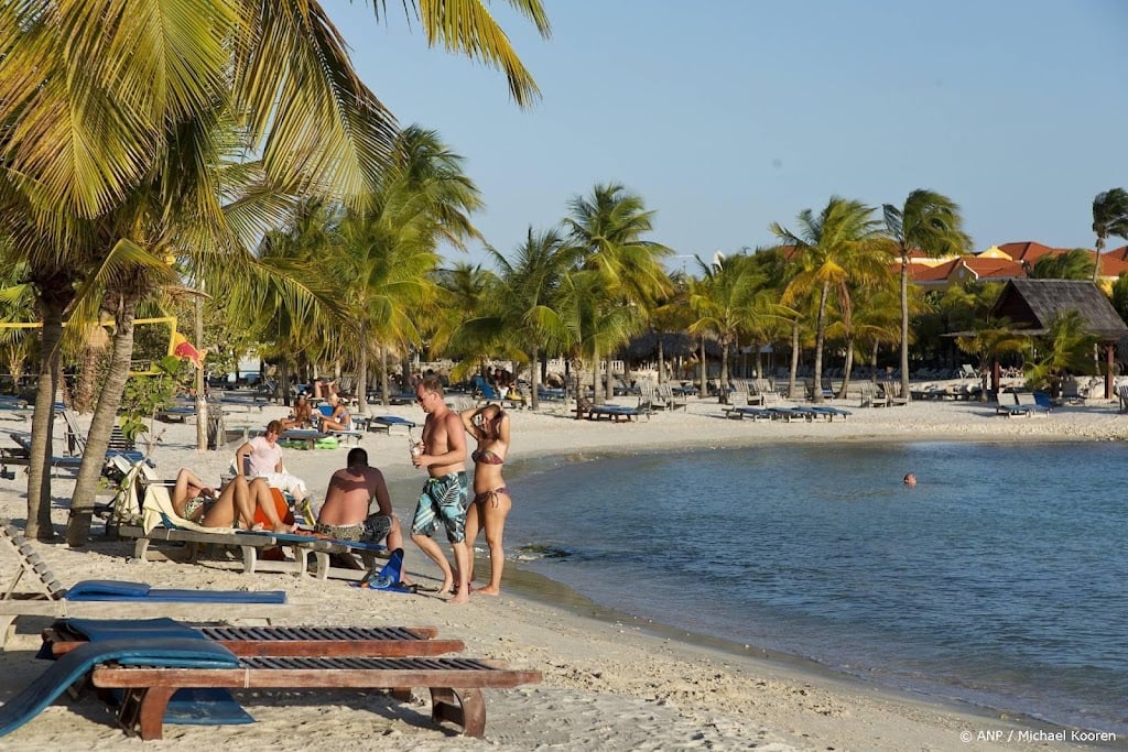 Oud-minister Hoogervorst: Curaçao moet voor rijkere toerist gaan