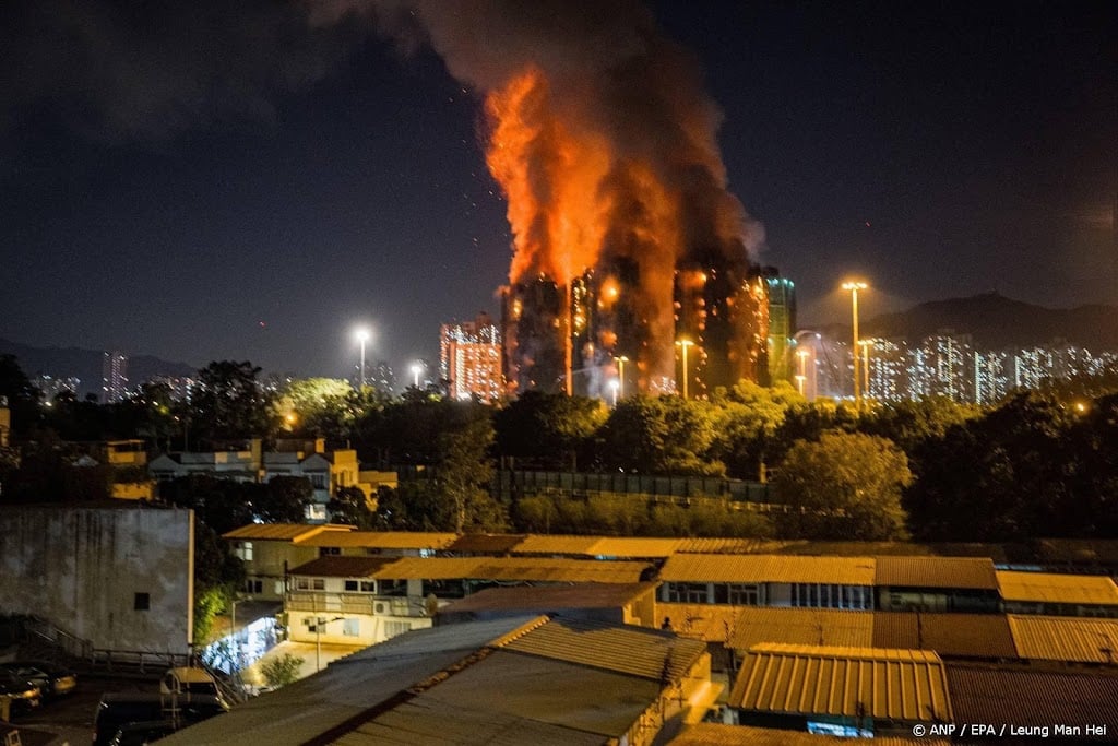 Leider Hongkong biedt excuses aan na rapport over dodelijke brand