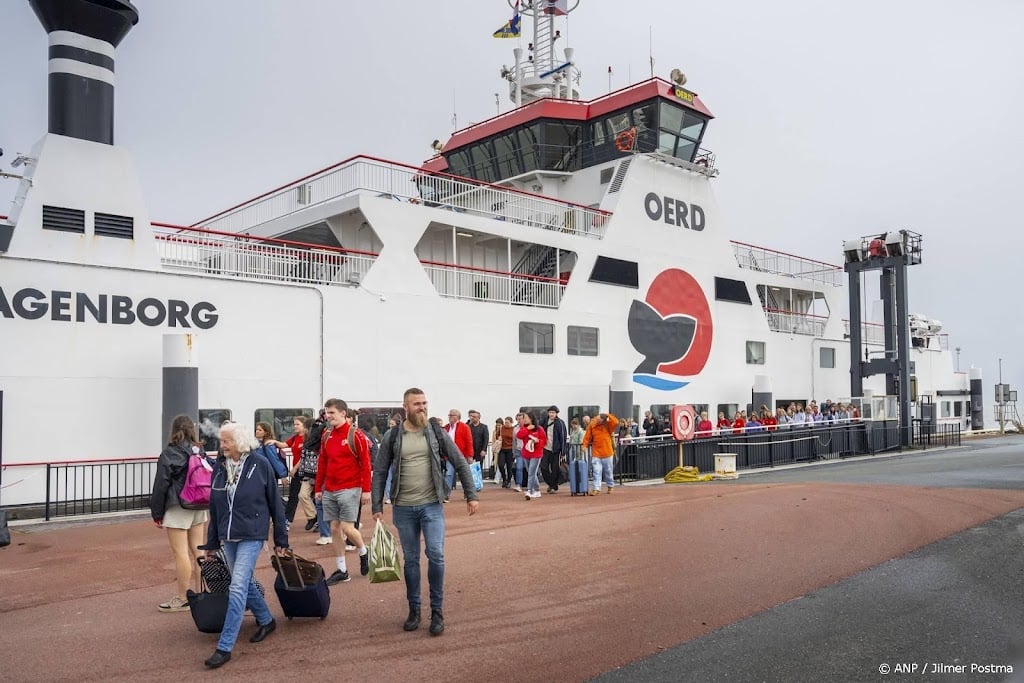 Ameland blijft even bereikbaar als nu, belooft minister
