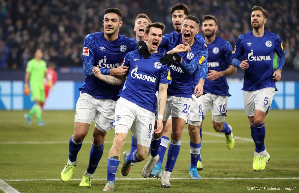 Schalke komt naast Gladbach na nipte zege