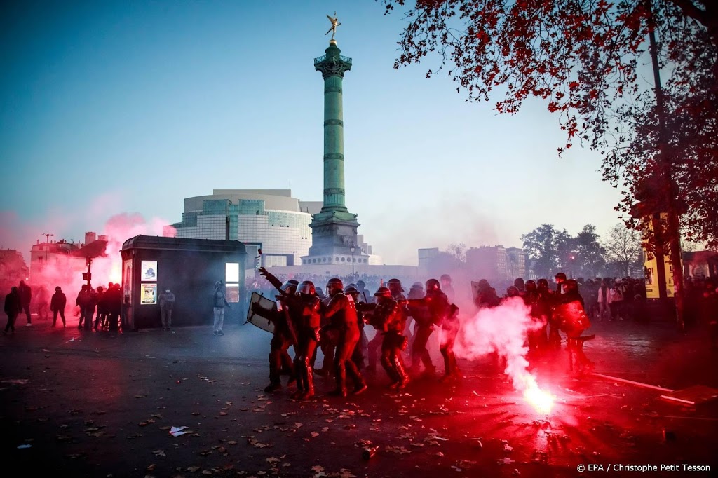 Meer dan zestig politiemensen gewond bij protesten in Frankrijk
