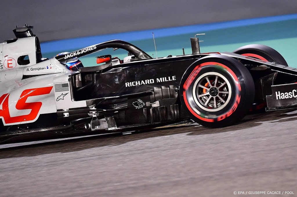 Harde crash Grosjean in GP Bahrein, race gestaakt