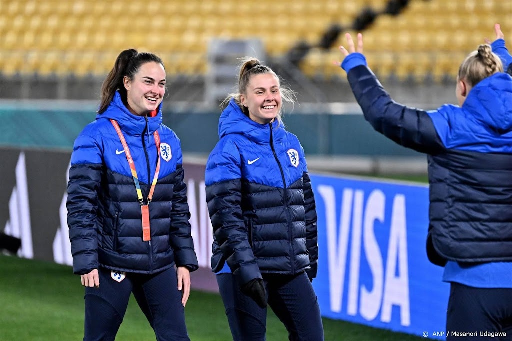 Oranje-international Pelova wordt in Engeland overal herkend