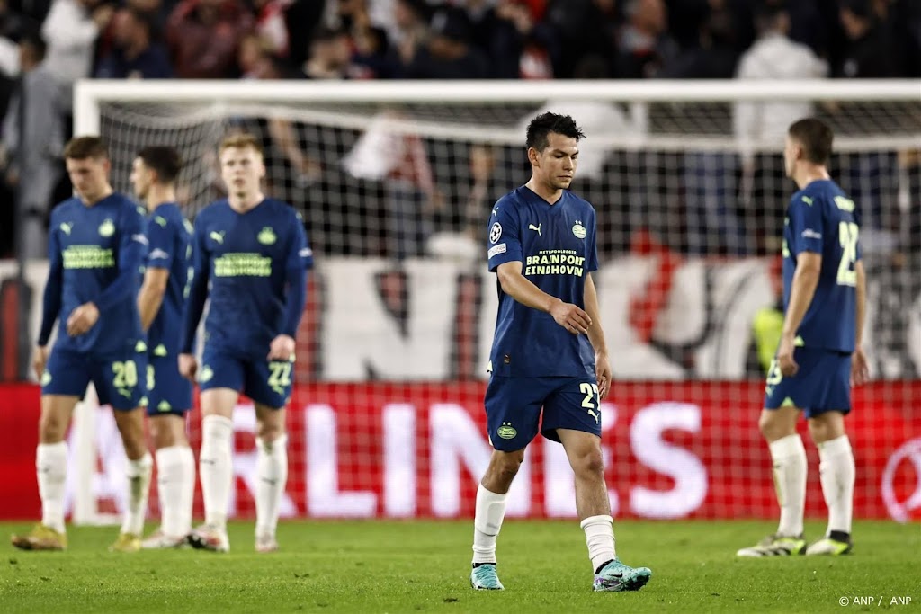 PSV'er Lozano krijgt geel en mist laatste pouleduel met Arsenal