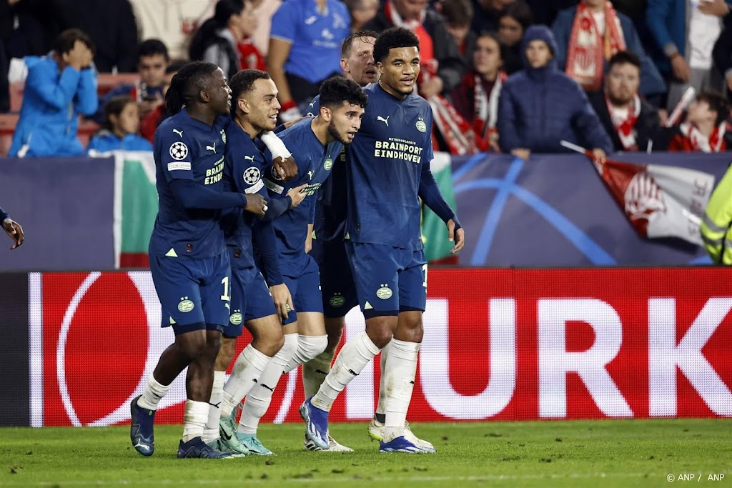 PSV zet met late zege op Sevilla grote stap naar achtste finales 