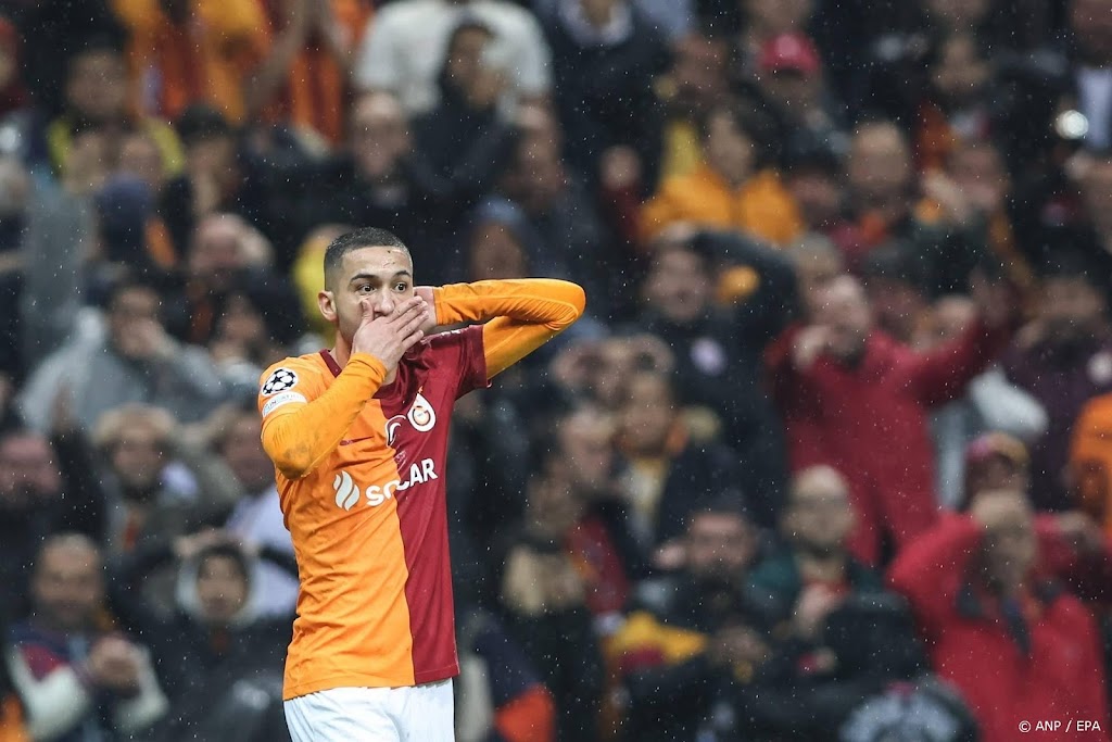 Ziyech vergroot problemen van United met twee treffers en assist 