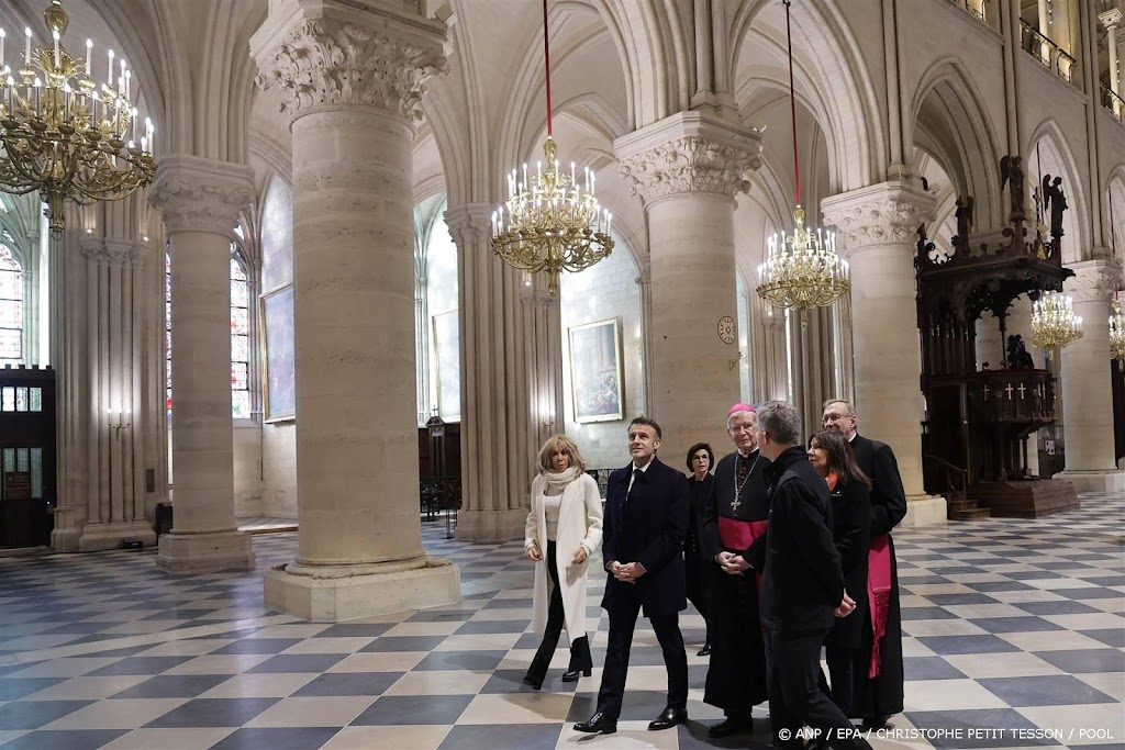 Macron bezoekt de gerestaureerde Notre-Dame in Parijs