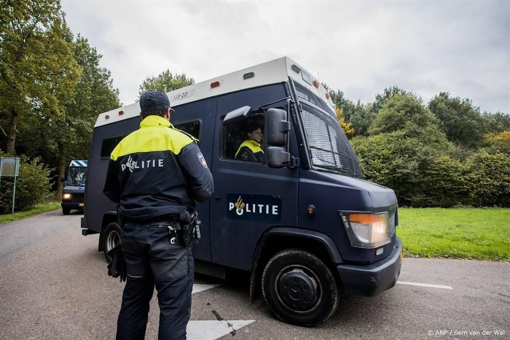 Extra politie-inzet en ME-busjes op Ameland om Sunneklaas