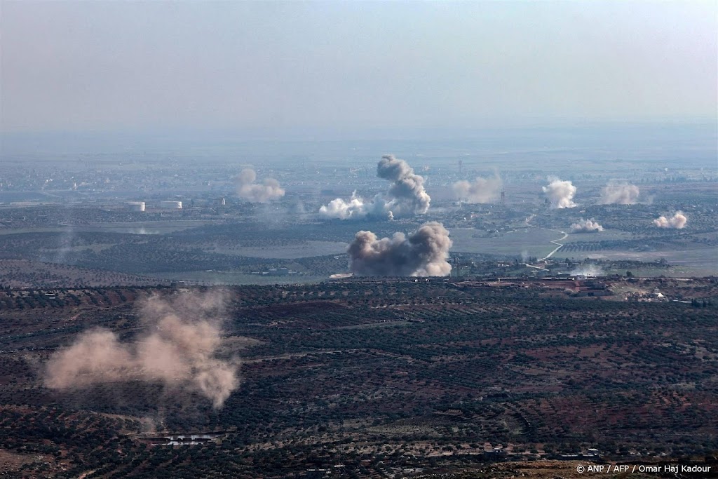 Syrische jihadisten veroveren strategische stad Saraqib