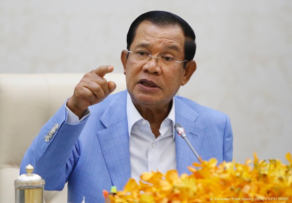 Leider Cambodja juicht eerste druppel olie toe