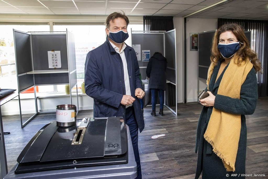 Ayfer Koç (vrouw Omtzigt) overweegt landelijke politiek