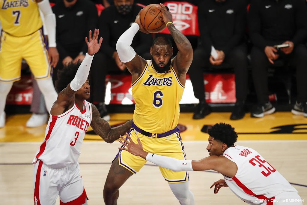 LeBron James noteert derde 'triple-double' van het seizoen