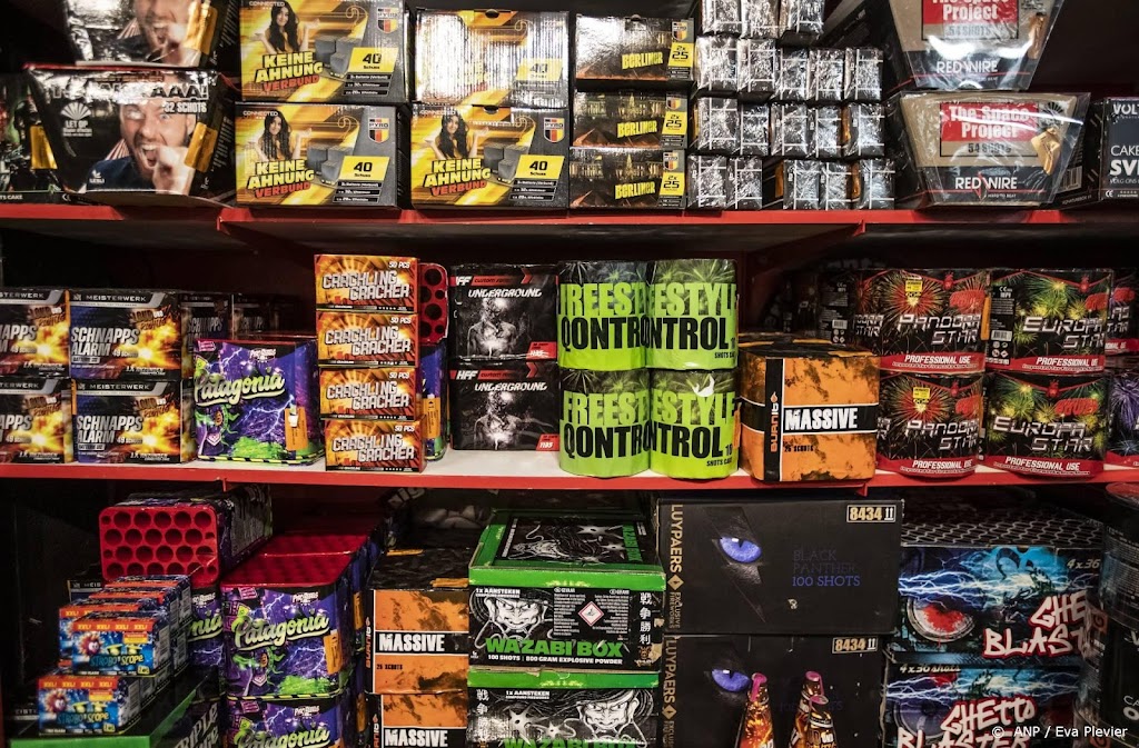 Politie vindt 472 kilo vuurwerk in woning Urk