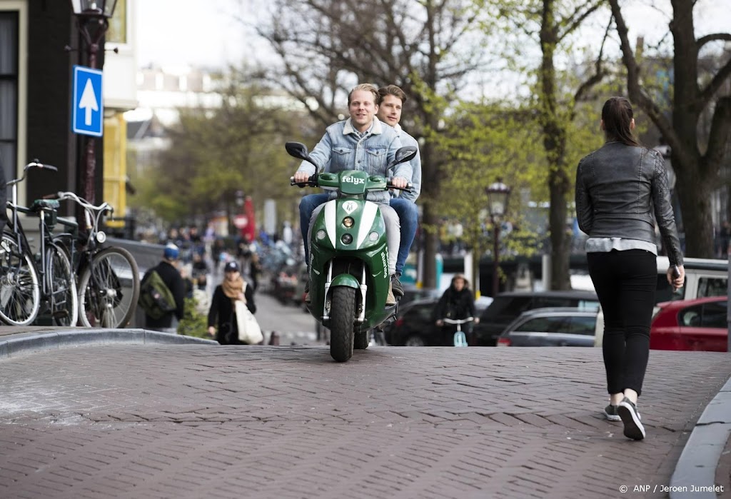 Bedrijven zetten deelscooters in nieuwjaarsnacht 'op slot'