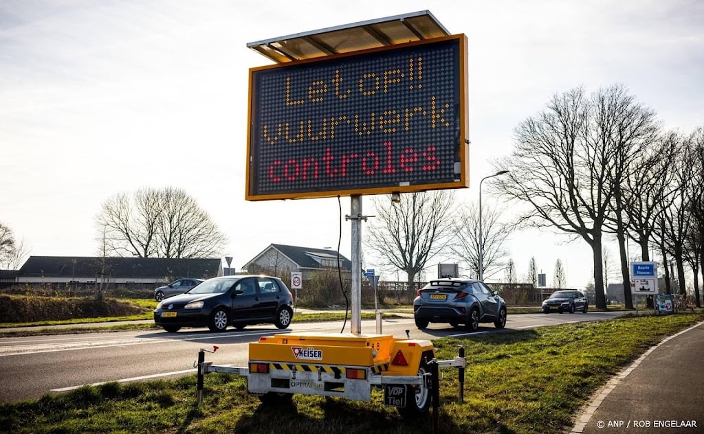 Drukte op wegen naar Duitsland, mogelijk veel 'vuurwerkverkeer'