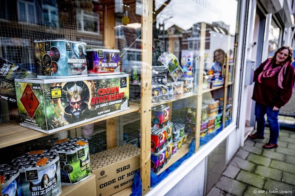 Grote drukte met afhalers bij vuurwerkwinkels