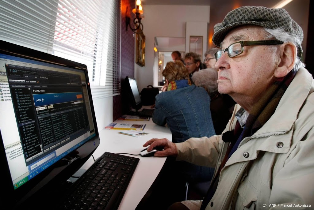 Onderzoek: senioren willen niet meer verplicht op internet