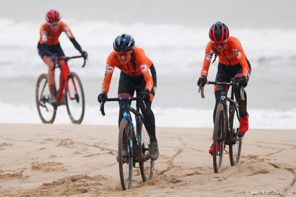 Veldrijdster Brand verovert wereldtitel in Oostende