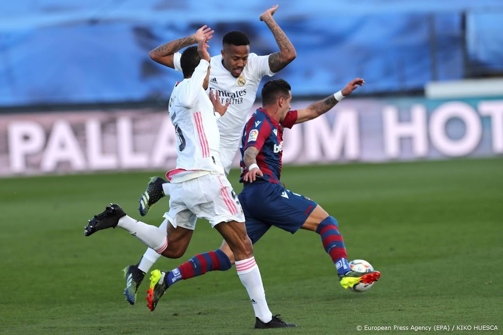 Real Madrid met tien man onderuit tegen Levante